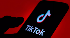 TERIFIANT // O fetiță de 14 ani a murit, mutilându-se, urmând provocări pe Tik Tok